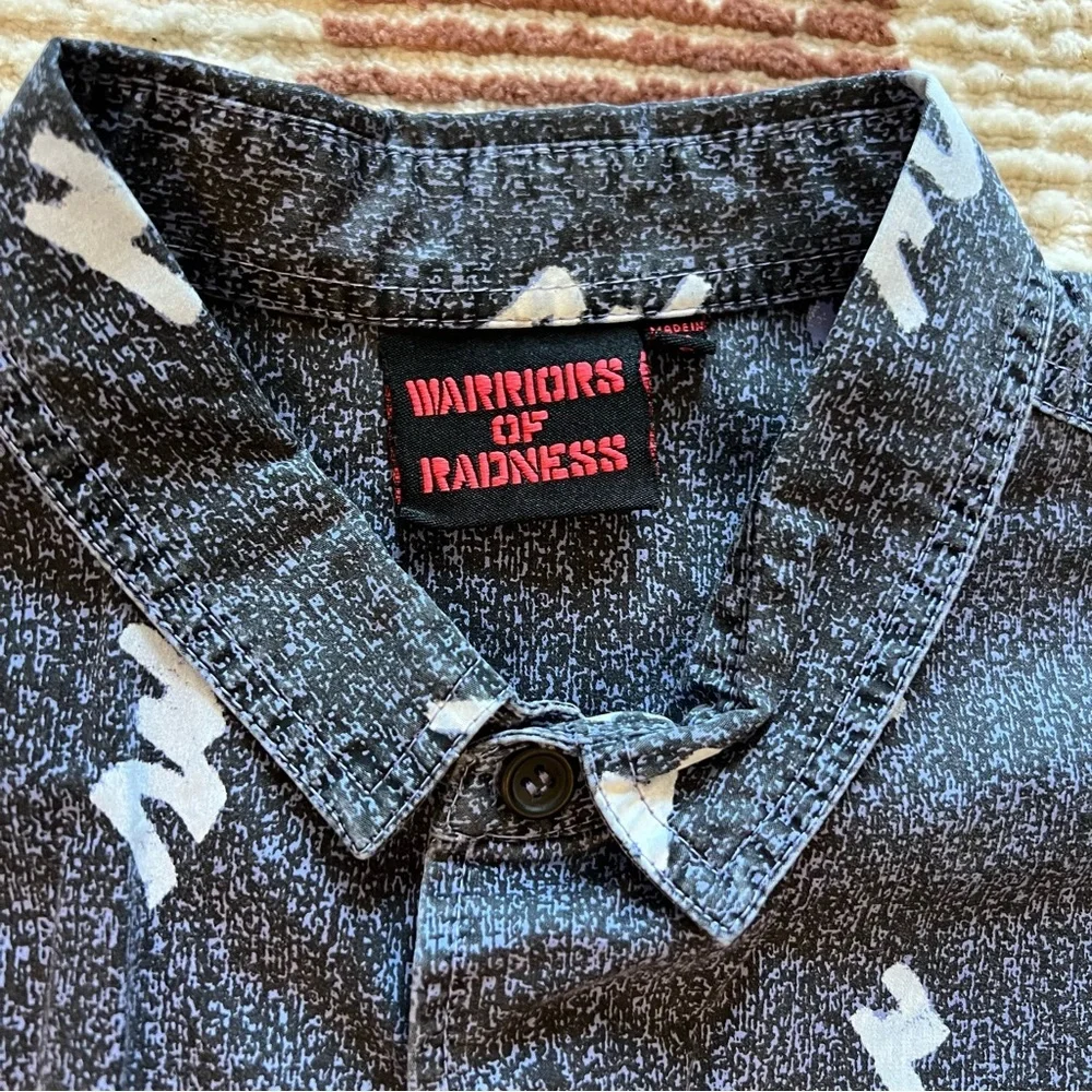 RARE SS 2011 Warriors of Radness Blue Abstract Graphic Short Sleeve Button Shirt - Picture 3 of 6